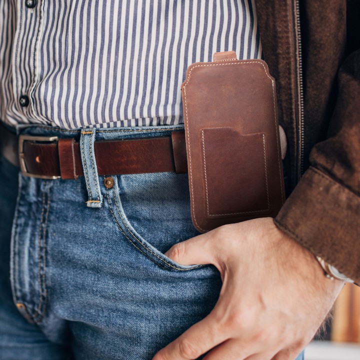 Leather slip-in phone pouch with pull-up Royal for iPhone 6 / 7 / 8 Crazy Horse size L brown