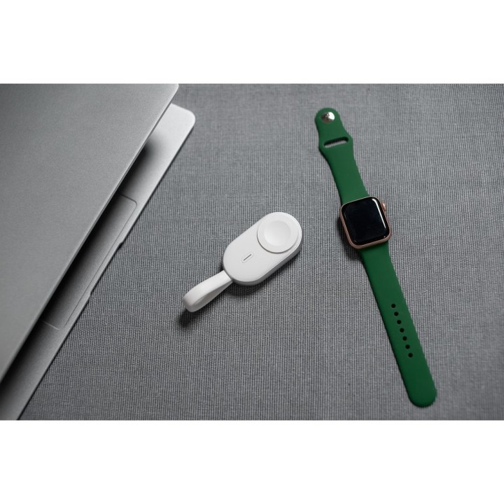 Повербанк для Apple Watch Forcell F-Energy Mini Power Watch 1A 2,5W 1200 mAh белый