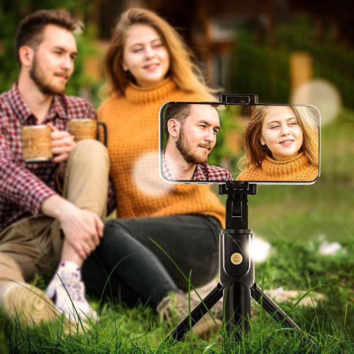 Selfie holder with wireless remote control tripod K07 black