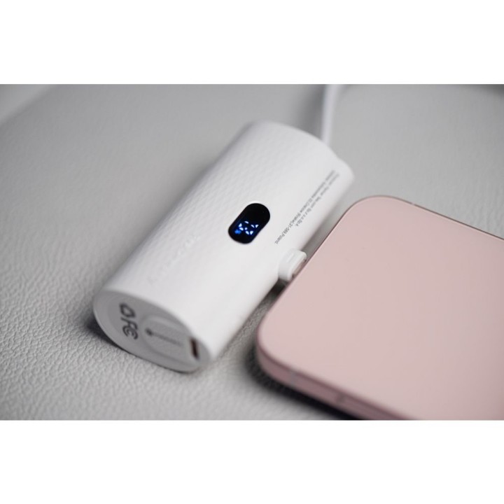Повербанк Forcell F-Energy Power Plug F5K3 PD 20W 5000 mAh со встроенным разъемом Lightning белый
