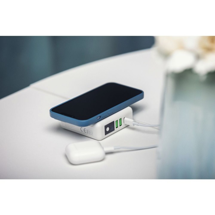 Multifunction charger Forcell F-Energy 4-in-1 2 x USB A + USB C 15W + power bank 8000mAh + wireless charging white