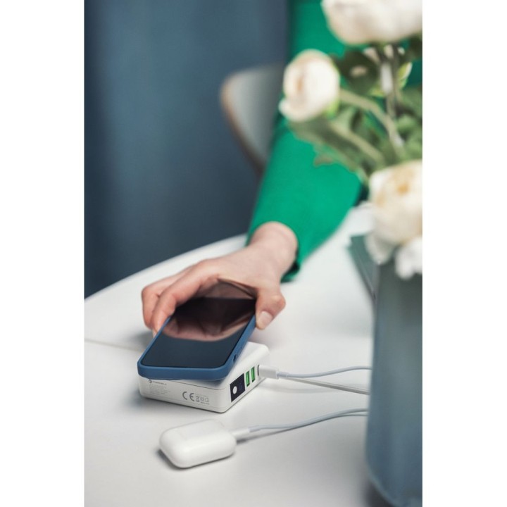 Multifunction charger Forcell F-Energy 4-in-1 2 x USB A + USB C 15W + power bank 8000mAh + wireless charging white