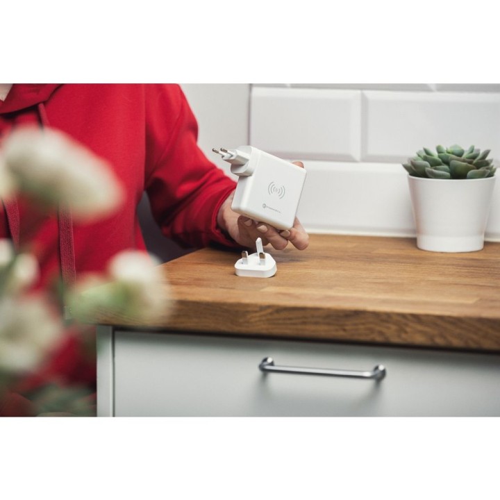 Wielofunkcyjna зарядное устройство Forcell F-Energy 4w1 2 x USB A + USB C 15W + повербанк 8000mAh + беспроводная зарядка белое