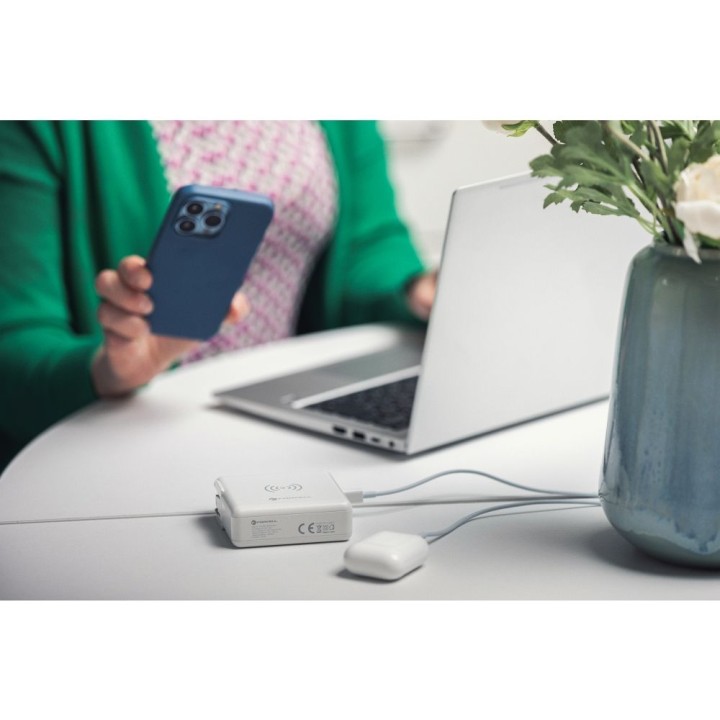 Multifunction charger Forcell F-Energy 4-in-1 2 x USB A + USB C 15W + power bank 8000mAh + wireless charging white