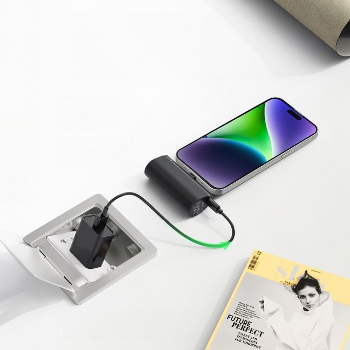 Повербанк Blue Star W0556P 2,1A 5000 mAh со встроенным разъемом Lightning черный