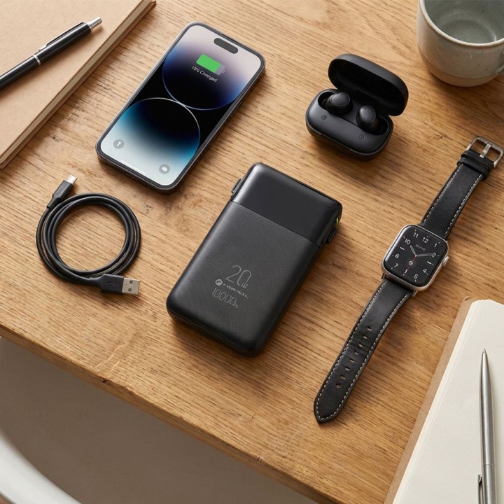 Повербанк Forcell F-Energy Multicharge F10K6 QC PD3.0 3A 22,5W 10000 mAh із вбудованими кабелями USB C та Lightning чорний