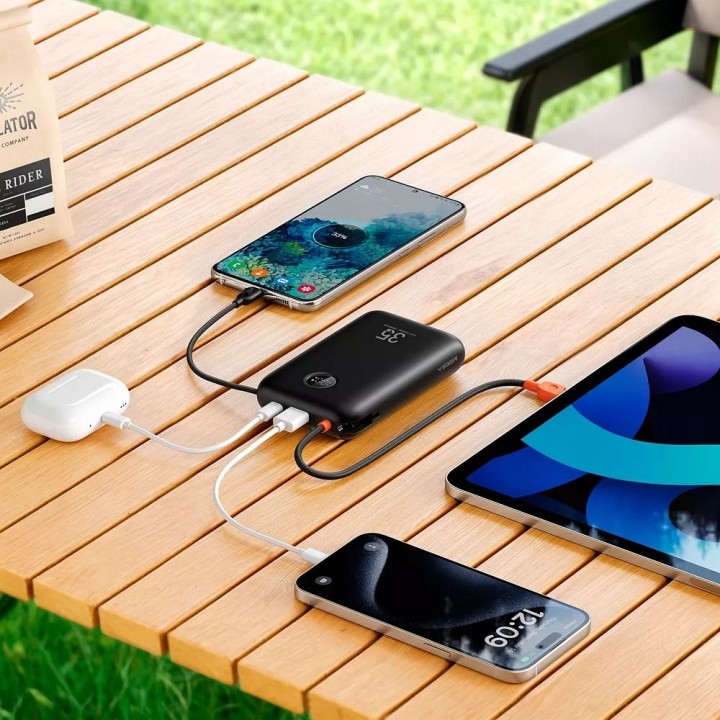 Повербанк Veger K2 (W2068) PD QC3.0 35W 20000 mAh з вбудованими кабелями Тип C / Lightning чорний