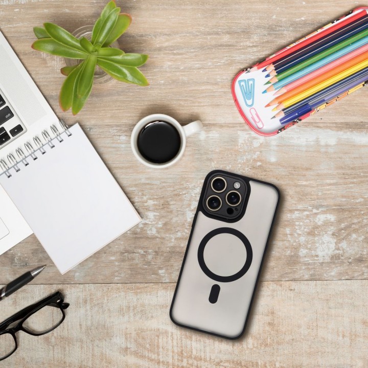 Чехол для iPhone 15 PRO Variete Mag Cover совместимый с MagSafe черный