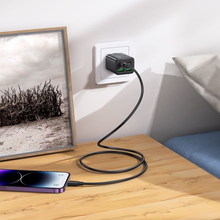 Сетевое зарядное устройство для телефона Hoco 2 x USB C + 2 x USB A QC3.0 PD 3A 30W + кабель USB C — Lightning N56 черное