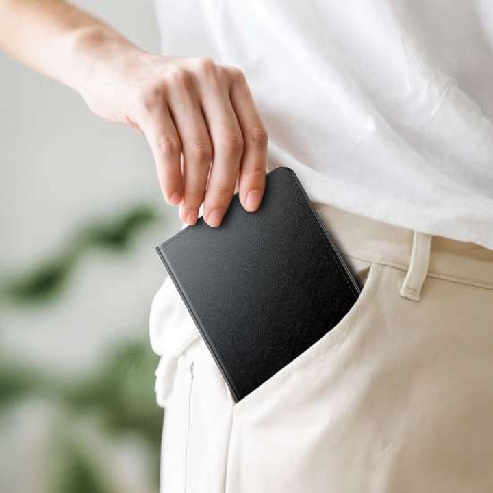 Tracker compatible with Apple FindMy Hoco E91G in card holder form black